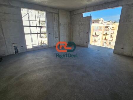 Super Apartament 2+1+2 Per Shitje, Tek Liqeni I Thate, Me Pamje Spektakolare !!