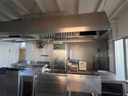 JEPET ME QIRA RESTORANT VIJË E PARË ME DETIN – SHKËMBI I KAVAJËS