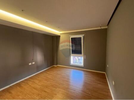 Ambiente per ufficio in via Dibra