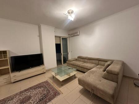 Apartament 2+1 me Qira Prane Pazarit te Ri