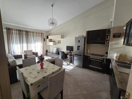 Jepet me qera apartament 1+1 ,Rruga e Teleferikut/Fresk!
