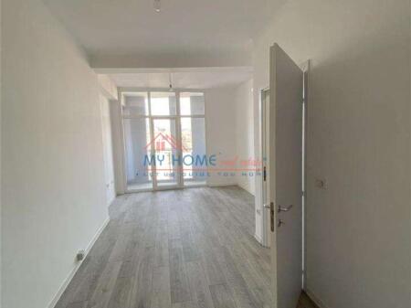 Office for rent at the Paris Commune Tirana