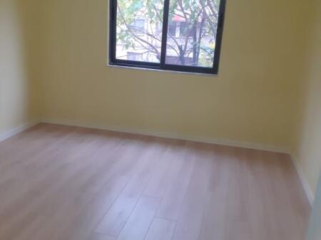 Shitet shtepi prane shkolles bashkuar