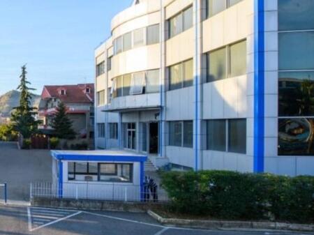 MAGAZZINO IN AFFITTO 990M2 AUTOSTRADA TIRANA-DURRES 6.500 EURO