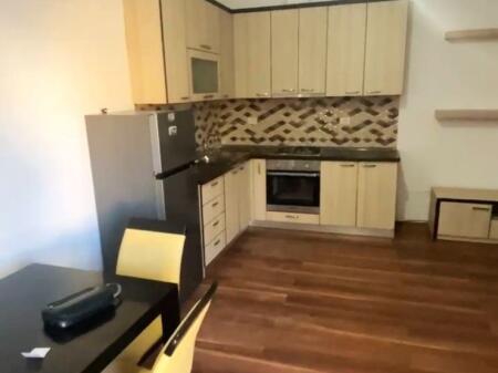 🏢Liqeni i Thate,prane Hotel Sokrati  jepet me qera apartament 1+1,i mobiluar.500Euro   