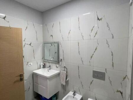 Jepet me qera apartament 1+1 te Ish Tregu Elektrik