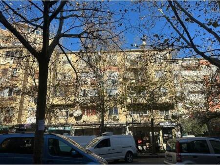 LOCALE IN VENDITA A ALI DEM!