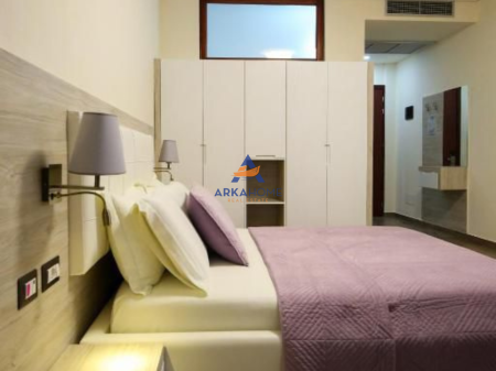 JEPET HOTEL ME QERA 2400M2 "VLORE PRANE QENDRES LUNGO MARE" 60000 EURO/VIT