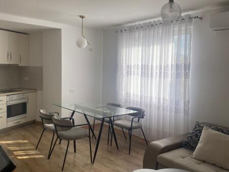 Jepet me qira 1+1 ne Brryl tek Materniteti i ri 🏷️45.000Leke