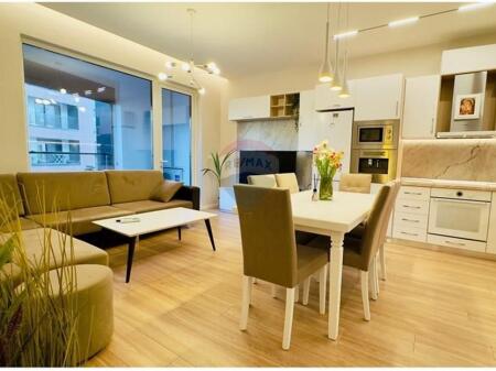 Shitet apartament 2+1+2+P te Bulevardi Ri !