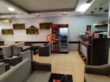 Te Komuna E Parisit, Shitet Bar-Kafe Perfekte Per Investim !!