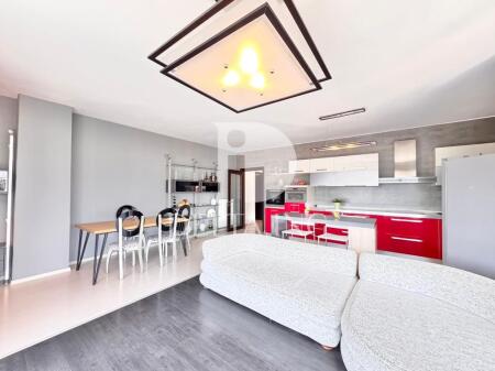 Jepet me qira një apartament i mobiluar tek Komuna e Parisit, në kompleksin KIKA 1