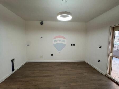 Apartment - For Sale - Commune of Paris, Tirana