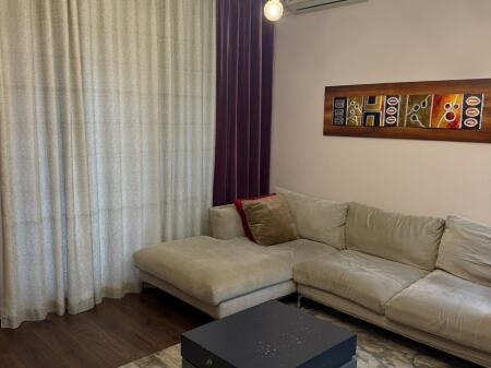 1+1,i mobiluar me mundesi parkimi,liqeni i thate ,600 euro