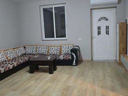 🏠Sauk,prane Akademise se Policise  jepet me qera kati i 1-re i nje vile2+1+post parkimi,i mobiluar 38,000Leke  