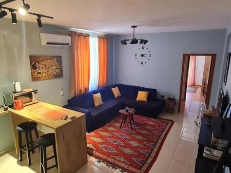 Jepet me qera apartament 1+1 tek Vila Gold