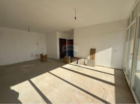 Vendesi in vendita Appartamento 2+1+2+1 Deposito presso il Complesso Bermon