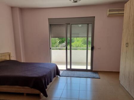 Shitet Apartament 3+1+3 banjo+3 ballkone, Liqeni  Thate