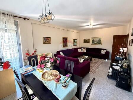 Apartament 2+1, totalisht i mobiluar tek Ali Demi!