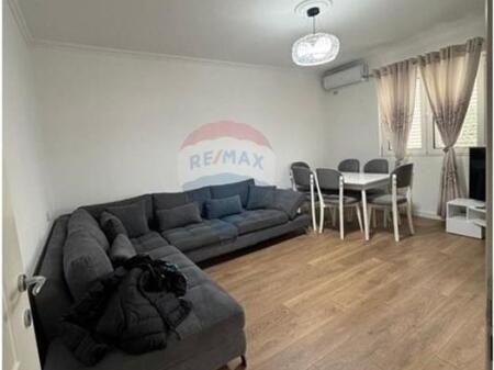 Shitet Apartament 2+1 tek Oxhaku