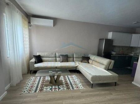 Qera, Apartament 2+1 tek Thesari, Fresku