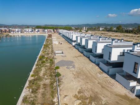 Vilë për Shitje në Turquoise Marina