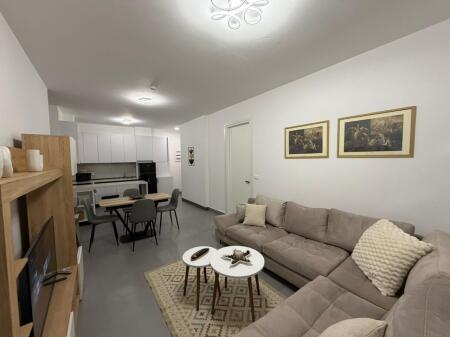 Apartament 2+1 per qira tek Montesori Schl/Liqeni i Thate.​