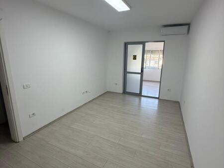 AMBIENTE COMMERCIALE IN AFFITTO PRESSO PIAZZA WILLSON, TIRANA