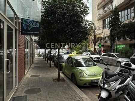DYQAN KOMERCIAL ME QIRA – RR. BARDHOK BIBA, PRANË QENDRËS