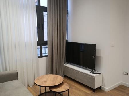 Shitet apartament 1+1 te Komuna e Parisit
