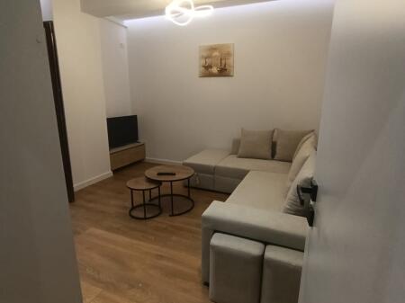 Apartament 1+1 tek Lulishtja Komuna e Parisit!