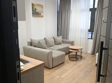 Shitet apartament 1+1 te Komuna e Parisit