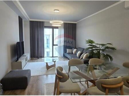 Me qira ap (2+1+2) + postparkim, Liqeni i Thate