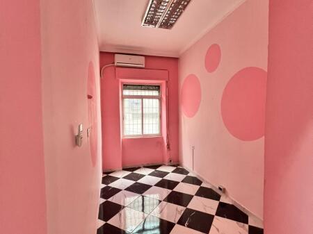 Jepet me qera ambjent biznesi ne Bllok,ngjitur me Sky Tower