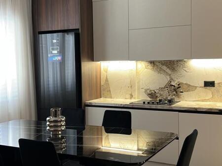 • Luksoz 2+1+2 PLAZH Mobilim i plotë, kati i dytë nga toka. 