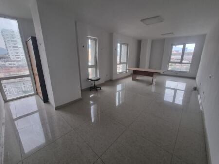 Locale commerciale in affitto presso il Campo di Aviazione