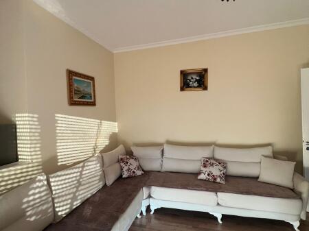 🏡 Jepet me qira Apartament 1+1 📍 Fresku, 💶 Çmimi: 300 € / muaj