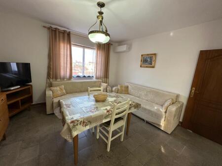 🏢A few minutes away from the Red School, a 2+1 furnished apartment is for rent. 600 Euro      
