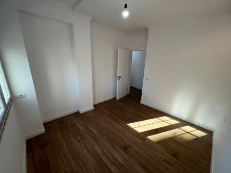 📣 SHITET Apartament 2+1 Me Depo Dhe Ballkon 📍 Prane Qendres 🛣️ Rruga e "Bogdaneve" ✨ 💶 Cmimi 240.000 Euro