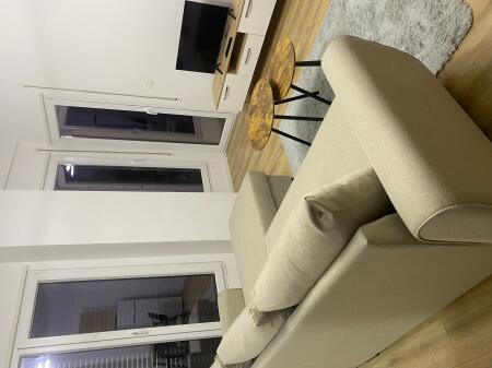 1+1,e mobiluar te shkolle e kuqe,550 euro,mundesi parkimi ne pallat