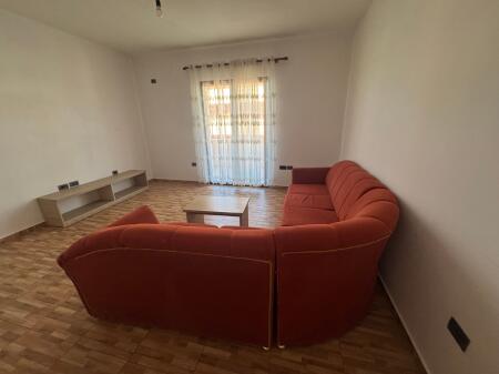 Apartament me qira 5 minuta nga Spitali amerikan 3