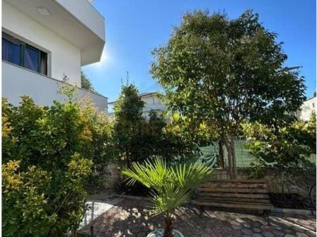 Vile 3 kateshe per shitje, Shkembi i Kavajes, Golem