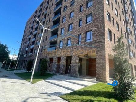 Shitet apartament 2+1+2, ne rrugen 5 Maji, Tirane