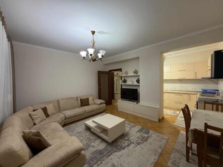 Apartament 2+1 me qira tek Komuna e Parisit!