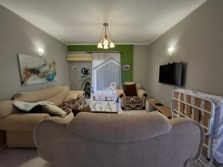 Jepet me Qira Apartament 1+1 + Verandë – Plazh Iliria, Kati 7 me Ashensor