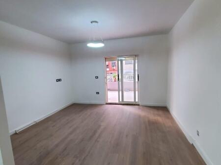 🏡 Apartament 1+1 në Shitje – Komuna e Parisit, afer lulishtes