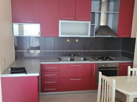 Apartament 1+1 për shitje tek Komuna e Parisit!