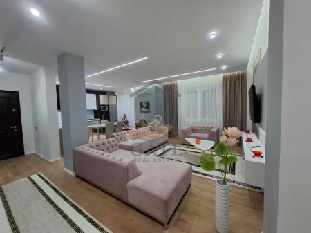 Shitet, Apartament 3+1+2+2, Prane Markates, Durres!