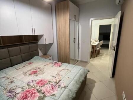 Jepet me qera apartament 2+1 me qira tek Nene Tereza