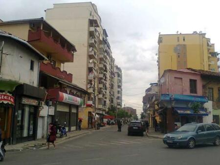 Locale commerciale in affitto – Via Siri Kodra